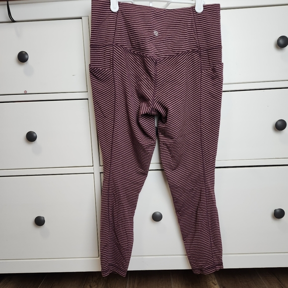 Athleta Women Salutation Stash Pocket II Textured 7/8 Tight Powervita Legging M - Picture 4 of 16